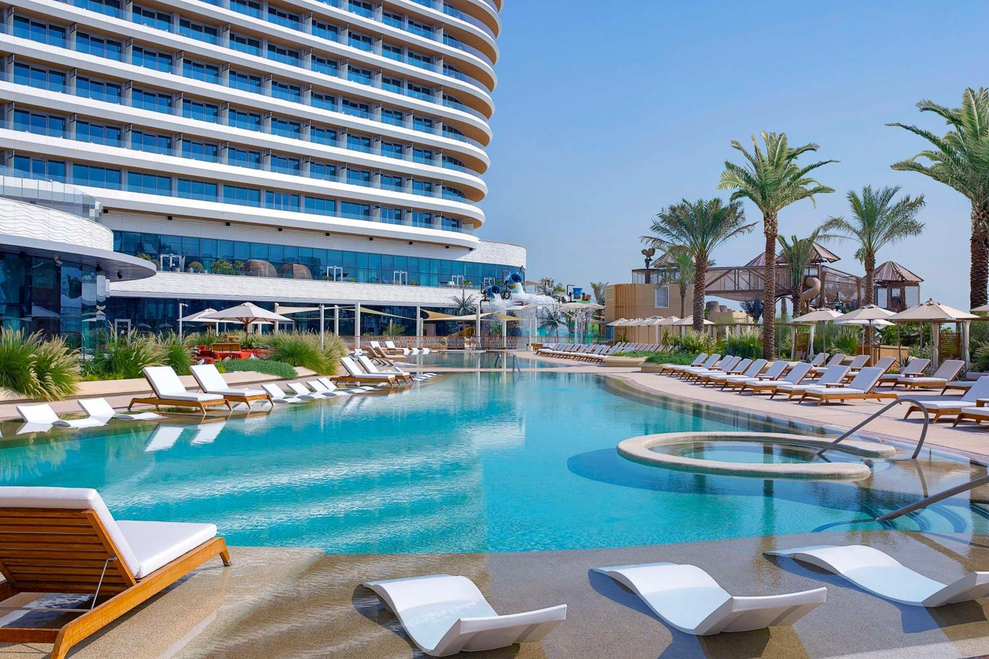 Waldorf Astoria Doha Lusail Luaran gambar The pool at the hotel