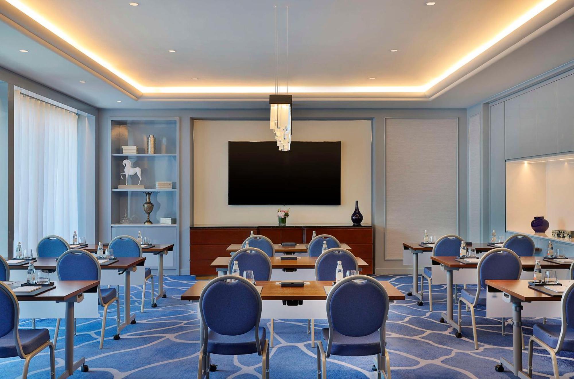 Waldorf Astoria Doha Lusail Luaran gambar Meeting room